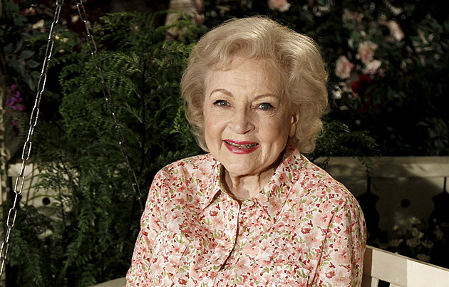 Nejšťastnější žena. Betty White přežila válku i tři sňatky, poté dobyla Hollywood