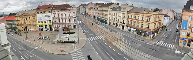 Policie v centru Plzně prověřovala podezřelý kufr, okolní doprava stála