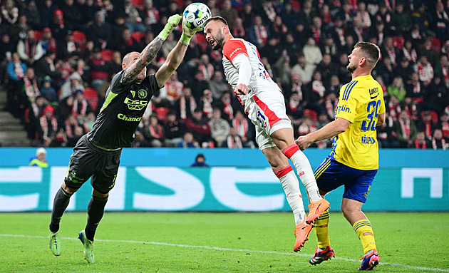 První půle bez zákroku? Říkal jsem si, co se to děje, smál se zlínský brankář Dostál