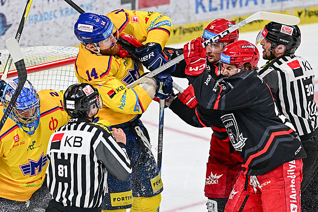 ONLINE: Budějovice hostí Hradec, zabere Litvínov? Sparta přivítá vedoucí Třinec