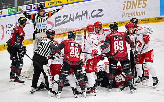 ONLINE: Sparta prohrává s Třincem, Olomouc srazila Litvínov, Hradec vyhrál