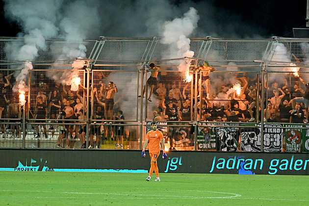 Ostuda našeho fotbalu, zní z Chorvatska. Klec v Rijece budí vášně, co zažije Sparta?