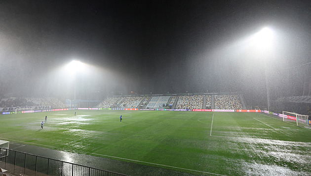 ONLINE: Rijeka - Sparta 0:0 po půli, duel se  dohrává, s fotbalem nemá nic společného
