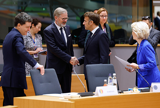 Fiala na summitu EU odmítl návrh na snížení emisí o 90 procent