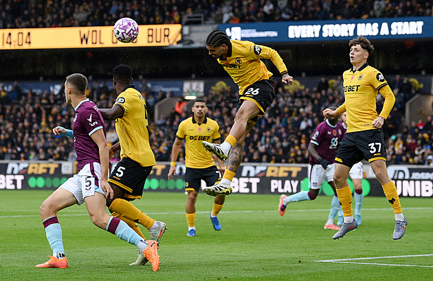 ONLINE: Wolves srovnávají proti Burnley, Krejčí asistoval. City ztrácí, Arsenal vede
