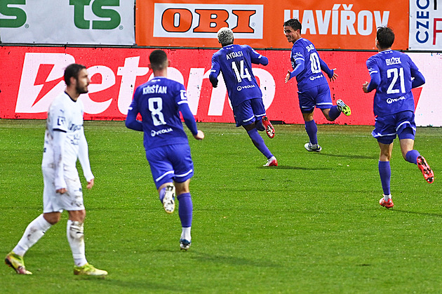 Samko poslal v závěru do pohárového čtvrtfinále Karvinou. Dál jde i Jablonec