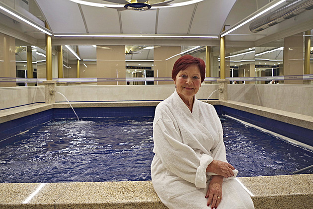 Dokonce už začínám zapomínat berli, hlásí z Teplic herečka Alena Procházková