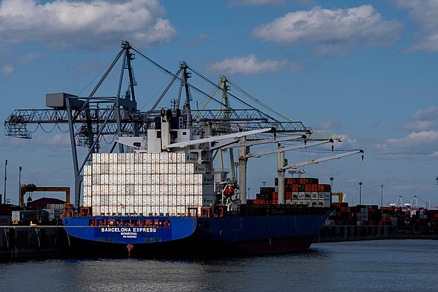 Jsme námořní národ. Kanada podporuje obchod mimo USA, rozšíří přístav v Montrealu