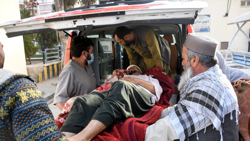 Zborcené domy a lidé v troskách. Po zemětřesení v Afghánistánu se očekává hodně obětí