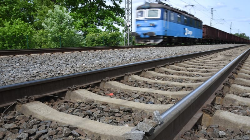 Vlak srazil u Kolína člověka. Provoz koridoru na Prahu byl omezen, vlaky nabíraly zpoždění