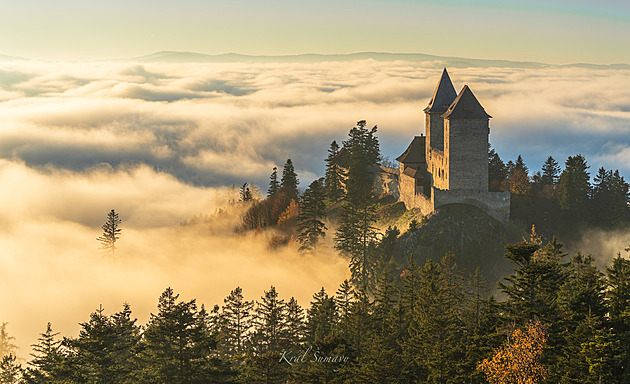 Česko zalité bílým mořem. Fotografové zachytili kouzla inverze v horách