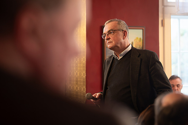 Kalousek na sněm TOP 09, ale bleskurychle odešel, ještě než začala volit