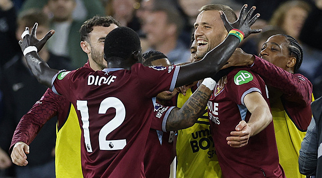 ONLINE: Souček vyrovnal Bergerův rekord, West Ham slaví. Do akce jde Arsenal