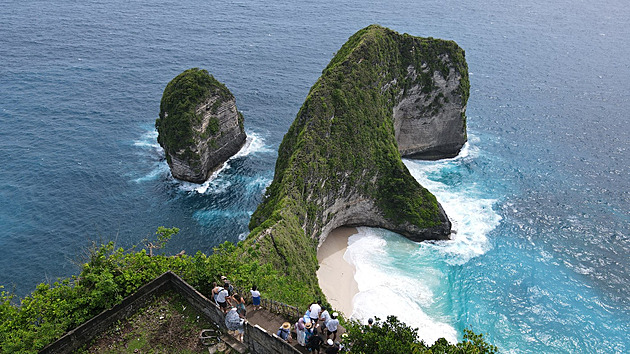 Lidé chtějí vidět přírodu, ne výtahy. Bali zakročilo proti nelegální stavbě