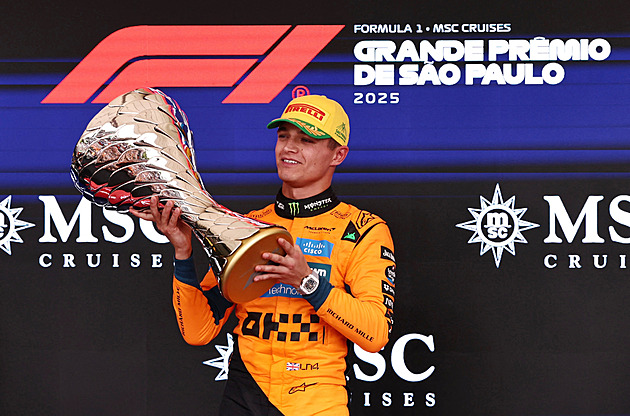 O něco blíž titulu. Norris vyhrál v Brazílii, Verstappen se z boxů vyšvihl na pódium