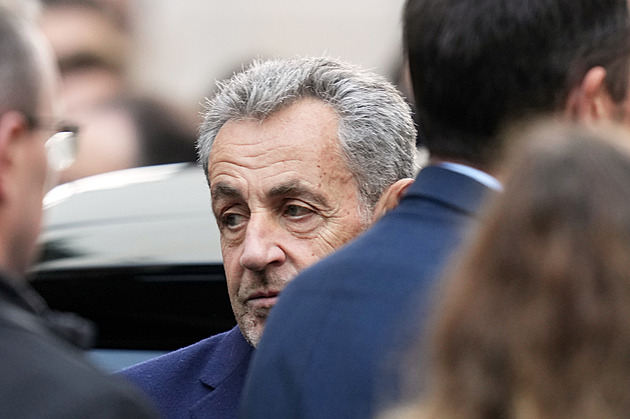 Sarkozyho pustili z vězení, na odvolací proces bude čekat na svobodě