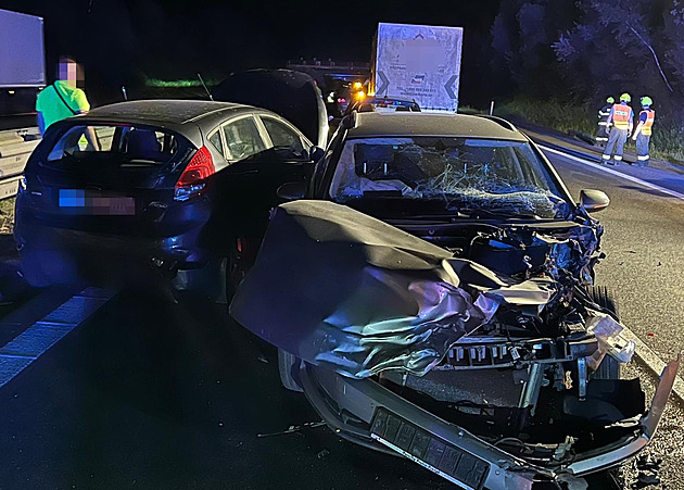 Hromadná nehoda na D35 u Olomouce. Jeden řidič zemřel