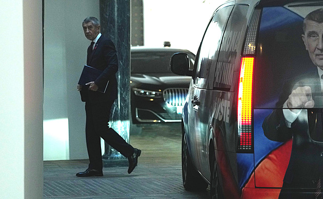 Babiš jednal s Pavlem, který chce vědět, jak šéf ANO vyřeší střet zájmů