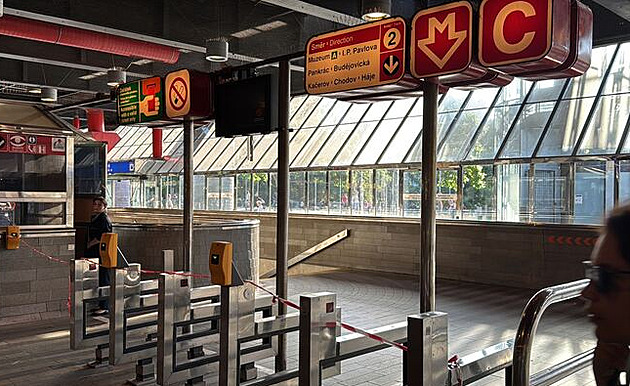 O prodlouženém víkendu opět nepojede metro na lince C, pokračuje výměna pražců