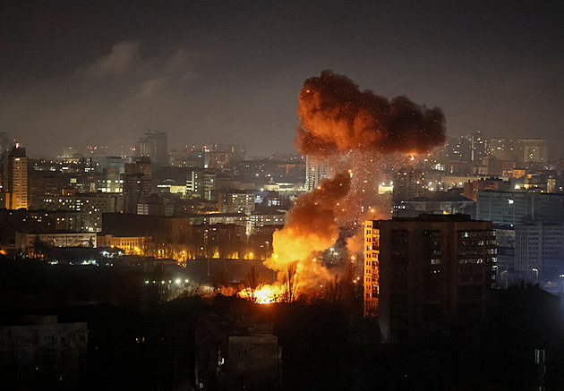 Kyjev čelí masivnímu ruskému útoku. Drony útočí i v dalších oblastech Ukrajiny