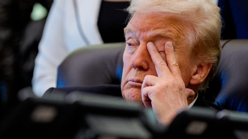 Trump bere zpátečku, cla na potraviny ruší jak na běžícím pásu. Trochu jsme couvli, uznal