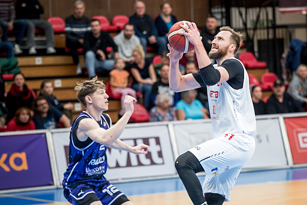 Nymburští basketbalisté deklasovali Slavii, v lize zůstávají neporažení