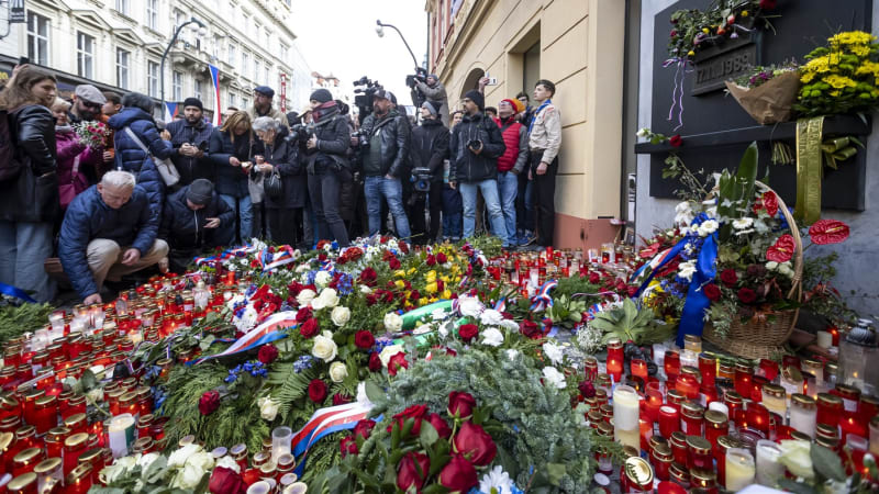 Oslavy 17. listopadu ON-LINE: Příchod šéfa Svobodných Vondráčka na Národní doprovázel pískot