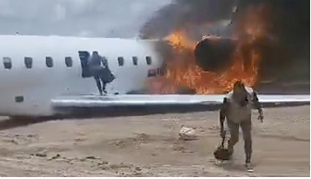 VIDEO: V Kongu havaroval letoun s ministrem mířícím na místo důlního neštěstí