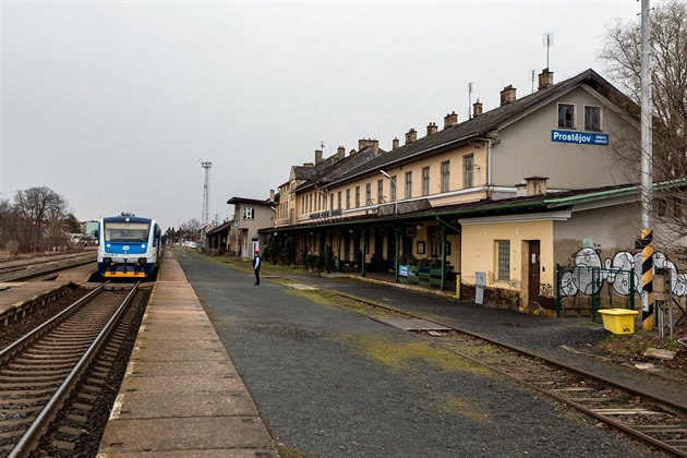 Nádraží v Prostějově zavřelo. Jako náhrada je bouda, s budovou má plány město