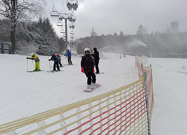 Pohoda první lyžovačky. Monínec využil loňský sníh a má náskok před konkurencí