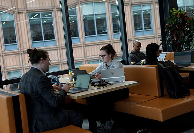 Z týdnů se staly hodiny. Umělá inteligence může nakopnout britskou ekonomiku