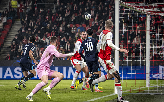 Slavia - Bilbao 0:0, šance měli jen hosté, bod domácí vydřeli díky Staňkovi