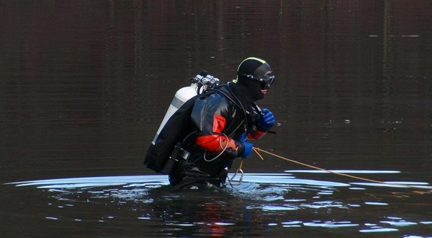 Na Olomoucku zemřel zkušený potápěč, uvázl při údržbě vodní turbíny