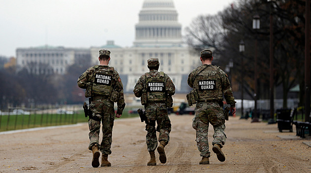 Dva členové Národní gardy zemřeli po střelbě poblíž Bílého domu, útočník je zraněný