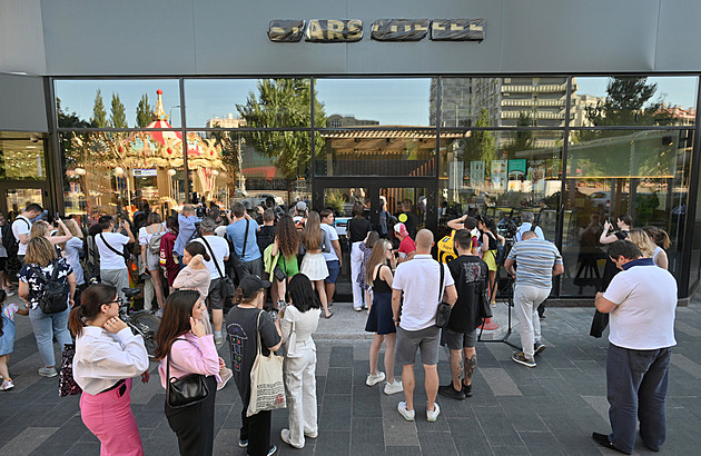 Účty za nákupy se už zdvojnásobily, tvrdí. Jak ruská ekonomika dopadá na běžné lidi