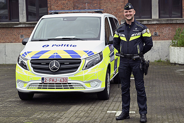 Tohle si neoblečeme! Barvy policejních uniforem zažehly v Belgii nesvár