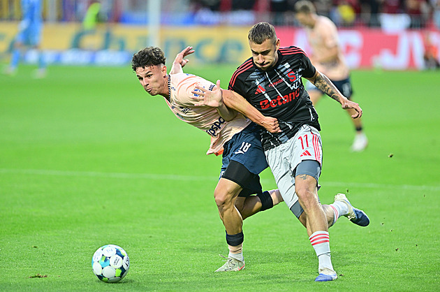 ONLINE: Sparta - Pardubice 0:2, favorit v šoku. Po Patrákovi se trefuje i Smékal