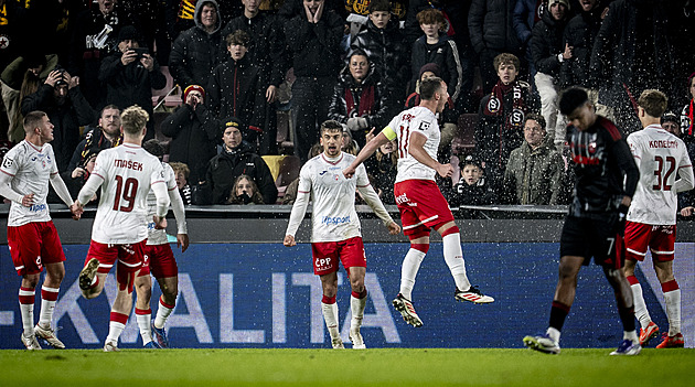 ONLINE: Sparta - Pardubice 2:3, hosté šokovali, Haraslín dává naději z penalty