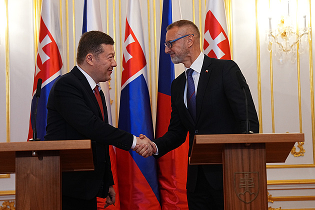 Okamurův druhý den v Bratislavě. Jedná s šéfy parlamentů Slovenska a Rakouska