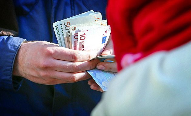 Unijní ekonomika rostla oproti odhadům rychleji, dařilo se i Česku