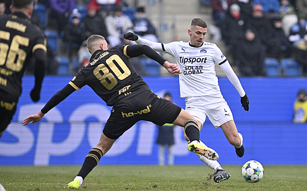 Slovácko - Baník 2:2, divoký zápas, hosté ztratili vedení, Jedlička chytil penaltu