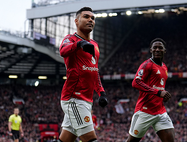 ONLINE: United vedou nad Fulhamem, v akci i Aston Villa. Večer Tottenham - City