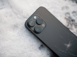 Spadl vám mobil či sluchátka do sněhu? Jak ho zachránit a kdy už je pozdě