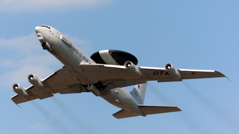 Zničená ruská loď a zásah radaru. Pomáhají Kyjevu se zázračně přesnými údery letouny NATO?