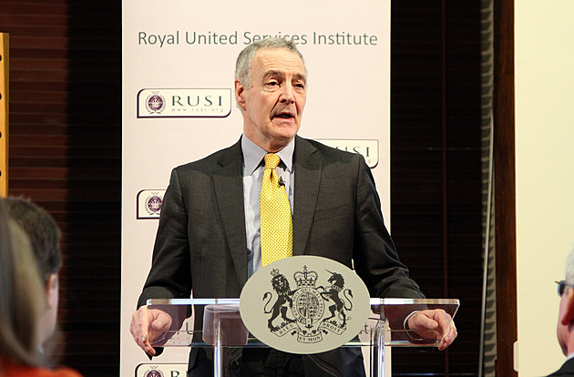 Američanům už jako spojencům nikdo nevěří, říká britský analytik Clarke