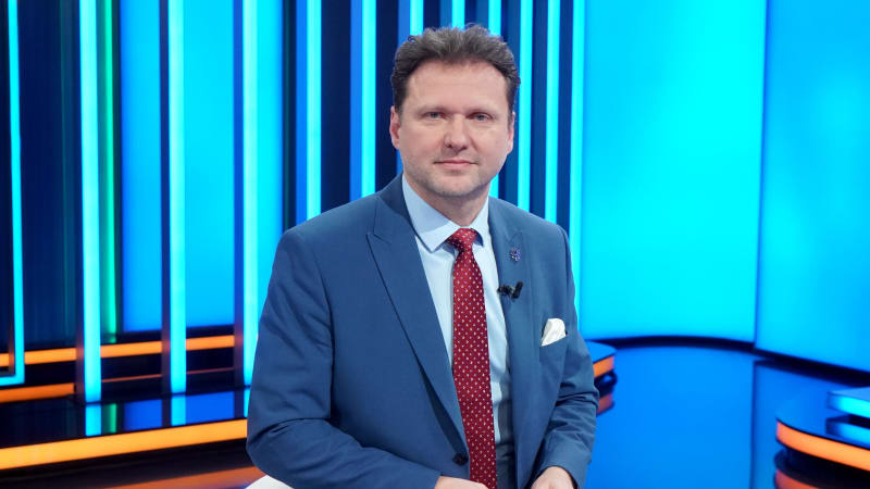 Vondráček o drahém benzinu: Nevylučuji žádné opatření. Strkáte hlavu do písku, útočil Skopeček