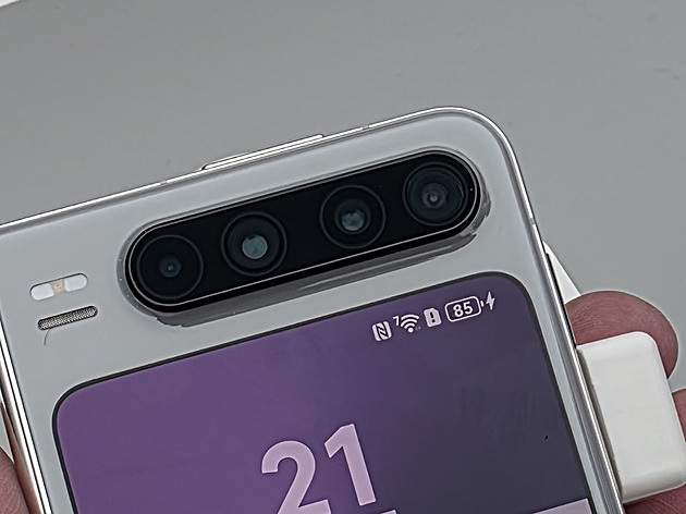 Revoluční mobily výrazně předběhly dobu. Konkurence na ně nemá odpověď