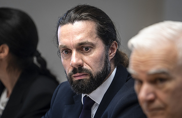 Místo dopisu aplikace i masáž za očkování. Nový šéf VZP představil chystané změny