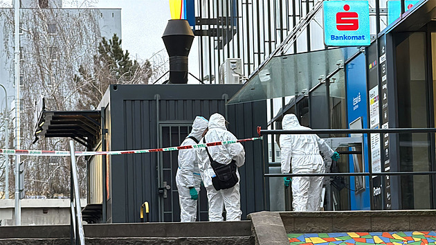 Zloději v Praze odpálili dva bankomaty výbušninou, na místě jsou pyrotechnici