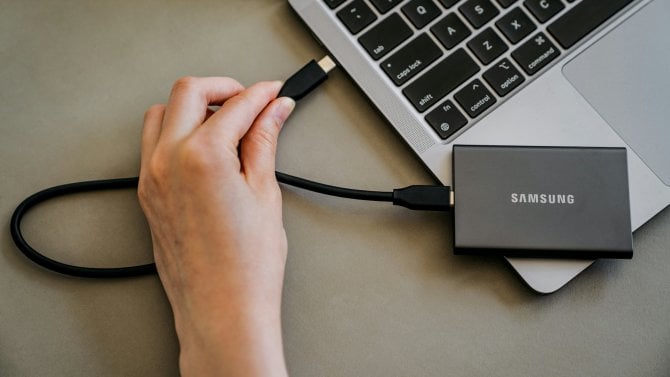 Přes 30 let jsme nemohli formátovat flashku s FAT32 na větší kapacitu. Toto umělé omezení Microsoft konečně zrušil